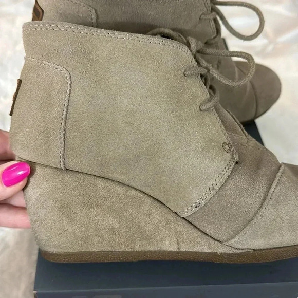 TOMS Desert Wedge Taupe 7.5 Wedge Boots Neutral Fall Shoes Back to School EUC - Picture 10 of 15